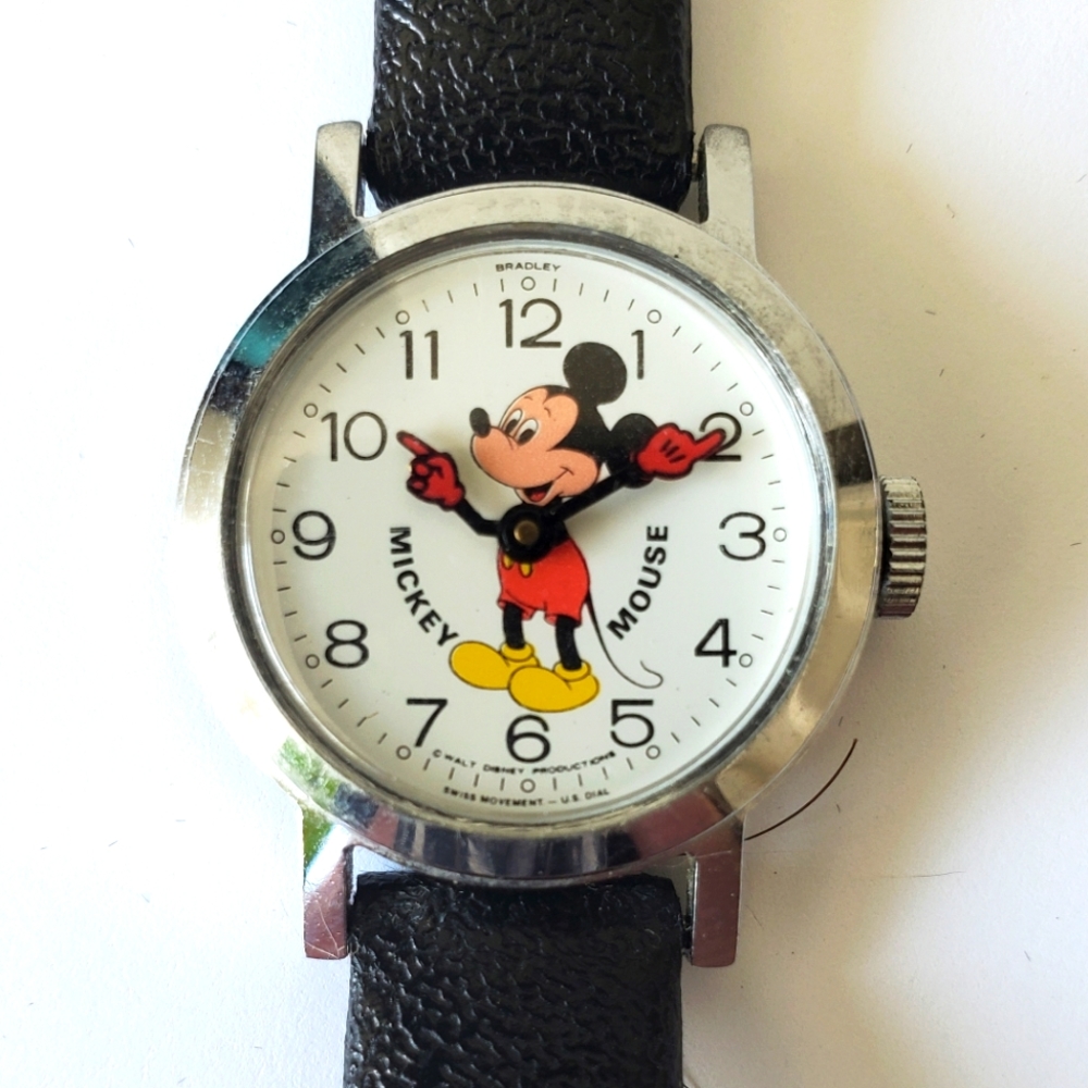 Vintage 80s Mickey Mouse Disney wristwatch by Bradley